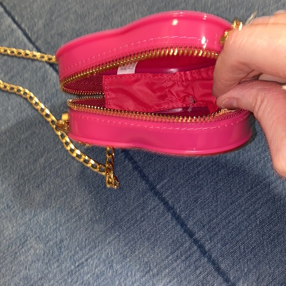 ***SOLD***Expressions NYC Luxury Vegan Handbags - fuchsia heart - Picture 3 of 8